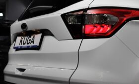 Hoe stel je de bandendrukcontrole opnieuw in bij een Ford Kuga