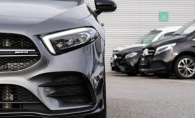 Hoe stel je de spiegels automatisch in bij een Mercedes A-Klasse