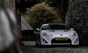 Hoe stel je de automatische ruitenwissers in bij een Toyota Corolla