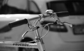 Hoe werkt de elektrische handrem van een Mercedes B-Klasse