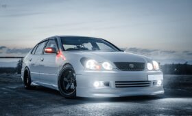 Hoe stel je de cruisecontrol in bij een Toyota Corolla