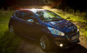 Waarom ruikt de airco van mijn Peugeot 208 muf