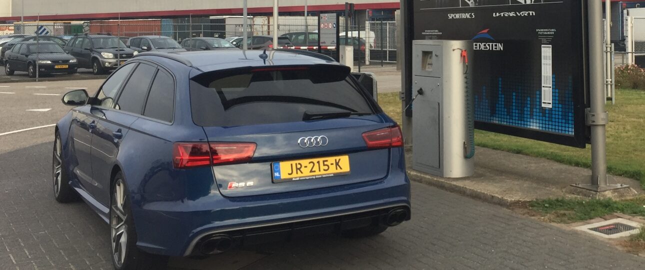 Ook tankstations steeds vaker een plek om auto’s te spotten