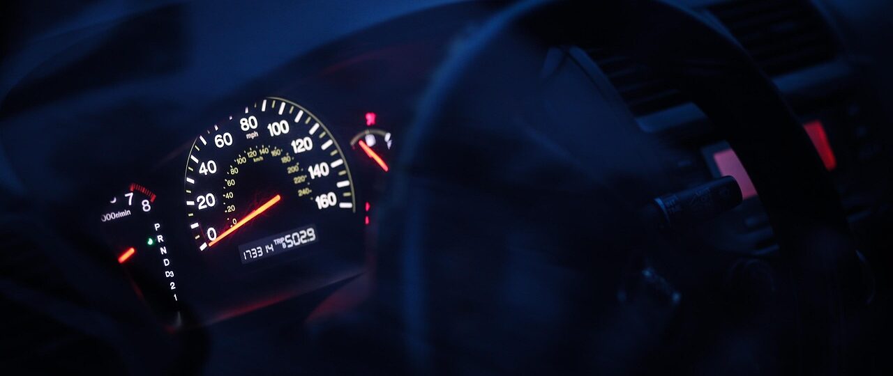 Auto maakt zoemend geluid bij hoge snelheid