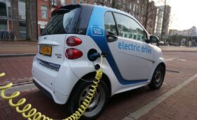 Mag je een elektrische auto binnen opladen