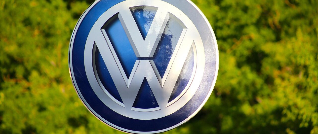 Volkswagen Tiguan 2.0 TDI hoorbare kraak bij drempels