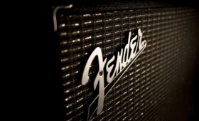 Waarom lekt er olie onder de auto