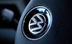 Volkswagen Tiguan 2.0 TDI piept bij sturen