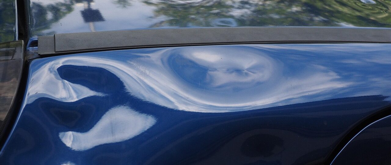 Auto maakt klikkend geluid bij drempels