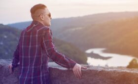 Hoe controleer je de bandenspanning handmatig