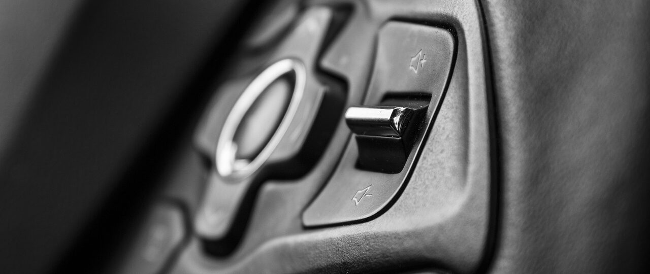 Opel Astra K 1.4 Turbo piept bij sturen