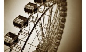 Auto maakt ploppend geluid bij gas loslaten