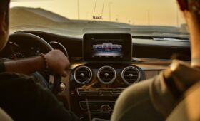 Auto schakelt te laat in automaatstand